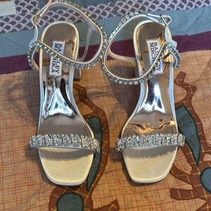 Badgley Mischka MarileeSilver Strappy Heels. New without  tag ♥️